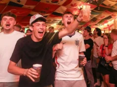 O governo descartou a extensão do horário de funcionamento dos bares para o jogo Inglaterra x México