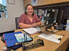 New Torrington AD Sara Brewer espera construir o espírito escolar em torno do atletismo dos Raiders