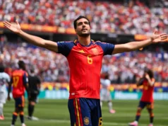 A estrela do Arsenal foi comparada a David Villa pela lenda espanhola