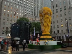 O gigante troféu Lego da Copa do Mundo foi apresentado em Nova York