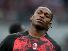 Relatórios sugerem que o astro do Milan, Rafael Leo, dispensou seu agente enquanto tenta sair no verão