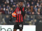 Rafael Leão e Milan recebem dirigentes do Fenerbahçe