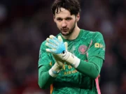 Leeds fecha contrato recorde de £ 40 milhões com James Trafford, enquanto o goleiro mais caro da Grã-Bretanha busca destaque no time principal