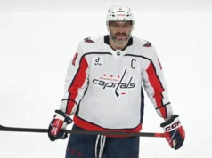 Alex Ovechkin retornará a Washington para mais uma temporada