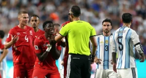 A partida de abertura da USMNT mostrou por que o VAR acertou ao expulsar o suíço Bril Embolo