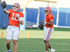 Uma olhada na batalha do quarterback da Flórida conforme a temporada se aproxima