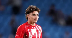 Julian Alvarez foi aconselhado a pedir desculpas ao Atlético de Madrid