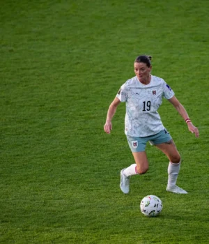 https2F2Fmedia.zenfs_.com2Fen2Fher_football_hub_articles_5082F79cdae584ecce9575d528f29d079af3c.webp