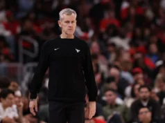 Os fãs da NBA têm muito a dizer depois que o San Antonio Spurs anuncia Billy Donovan como assistente técnico