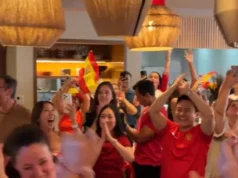 Torcedores da Espanha comemoram a vitória da Copa do Mundo em festas no sul da Califórnia