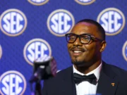 Exclusivo: NCAA suspende Arion Carter, estrela do futebol do Tennessee, por dois jogos por voo de US$ 427