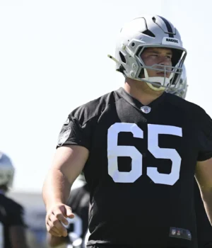 https2F2Fmedia.zenfs_.com2Fen2Flas_vegas_raiders_wire_usa_today_sports_articles_8422F1734ba3bf7.webp