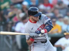 A adição comercial do Red Sox, Curtis Mead, foi removida de seu primeiro jogo com o time após HBP