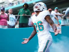 O titular do Dolphins 2025 está assinando contrato de um ano com a equipe NFC East