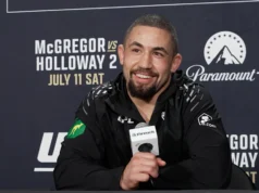 Robert Whittaker diz que estreia em 205 no UFC 329 pareceu um peso médio