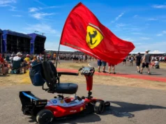Ferrari Superfan constrói uma scooter de mobilidade estilo F1 para o Grande Prêmio da Inglaterra