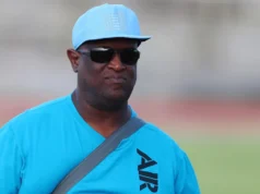 Stephen Francis, treinador das lendas do sprint jamaicano, morreu aos 64 anos