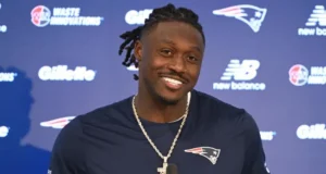 ‘Muita coisa em jogo’ para AJ Brown, receptor estrela pretende começar do zero com Patriots