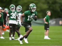 Imagens e sons do campo de treinamento dos Jets de 2026: Dia 1