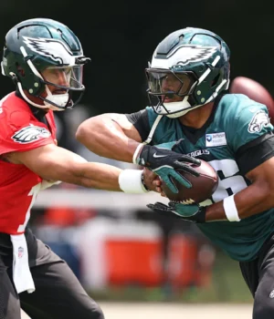 https2F2Fmedia.zenfs_.com2Fen2Fphiladelphia_eagles_wire_usa_today_sports_articles_3522Ff2844703.webp