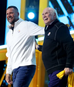 https2F2Fmedia.zenfs_.com2Fen2Fpittsburgh_steelers_wire_usa_today_sports_articles_1642F2d2e0934.webp