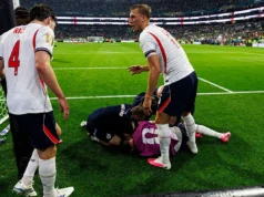 Jordan Henderson sofreu uma lesão grave durante a comemoração da Inglaterra