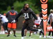 Denzel Ward concorda com extensão de contrato de dois anos com Browns