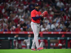Bennett e o ataque conquistam uma vitória por 5-2; Chapman quebrou o recorde de eliminações da MLB