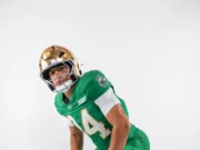 Estes são os uniformes verdes oficiais do futebol Notre Dame