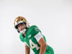 Estes são os uniformes verdes oficiais do futebol Notre Dame