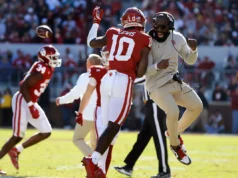 Kip Lewis revelou por que voltou a Oklahoma para sua temporada sênior