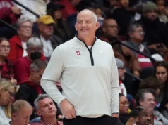 O basquete marrom contratou um assistente de Stanford como seu próximo treinador principal