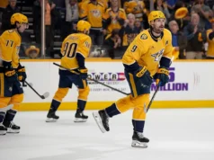 Os Nashville Predators projetaram escalações seguindo as negociações de Chris McFarland, agência gratuita