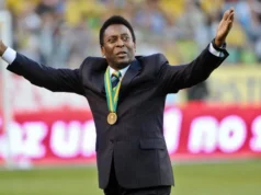 Camisa de Pelé da final da Copa do Mundo de 1958 é vendida em leilão por quantias exorbitantes