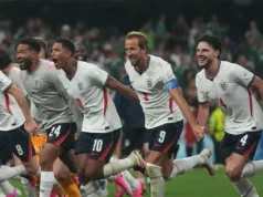 Inglaterra vence suspense da Copa do Mundo no México para revelar verdadeira identidade