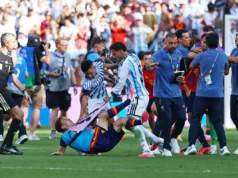 Leandro Paredes expulso no apito final após a Copa do Mundo da Argentina terminar em socos e insultos