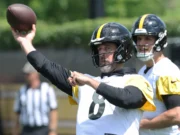 Aaron Rodgers conta por que não se aposentou após a temporada de 2025