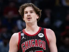 O atacante australiano continua liderando o time da liga de verão do Golden State