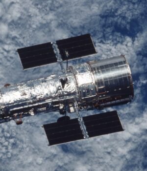 hubble-space-telescope-over-earth-1600x840-1.jpg
