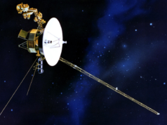 Quando a Voyager 1 foi lançada em 1977, cada um dos seus principais sistemas de computador tinha menos de 70 kilobytes de memória – menor do que uma imagem típica de um telefone – e esse hardware da década de 1970 ainda transporta comandos da Terra quase cinco décadas depois.