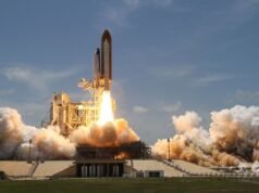 Em julho de 1962, um engenheiro da NASA que copiava o código de orientação da Mariner 1 errou uma única barra acima da letra R, e o foguete passou sobre o Atlântico 293 segundos após o lançamento e teve de ser destruído – um erro em forma de hífen que Arthur C. Clark mais tarde chamou de o sinal perdido mais caro da história.