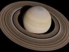 Encélado, uma lua de Saturno com apenas 500 quilómetros de diâmetro, dispara gêiseres de água a milhares de quilómetros no espaço através de fendas no seu pólo sul – e essa água transporta os blocos de construção da vida.