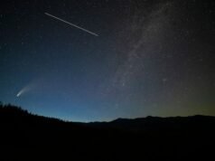 Em 2004, uma sonda da NASA capturou a cauda do cometa numa folha de aerogel, transportou os grãos 4,6 mil milhões de quilómetros até casa e deixou-os cair no deserto do Utah – os primeiros pedaços sólidos de um cometa a regressar à Terra.