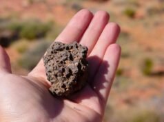 Um meteorito raro encontrado no Saara pode ser um fragmento sobrevivente de uma Terra perdida do tamanho da Lua – que se formou próximo ao jovem Sol, seguiu um caminho oposto à Terra ou a Marte e se desfez em pedaços à medida que os planetas se formaram.