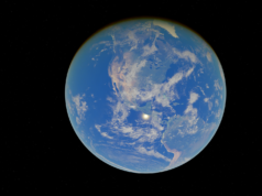 Em abril de 2025, quatro astronautas privados da missão Fram2 da SpaceX tornaram-se os primeiros humanos a orbitar a Terra numa verdadeira órbita polar, voando diretamente para ambos os pólos – um caminho que nenhum programa espacial tripulado do governo percorreu em mais de seis décadas de voos espaciais tripulados.