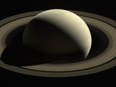 Os anéis de Saturno podem ser muito mais jovens do que o próprio planeta – as estimativas da era Cassini situam a sua idade entre 10 milhões e várias centenas de milhões de anos, o que significa que os anéis que vemos hoje podem não ter existido durante a maior parte da idade dos dinossauros.