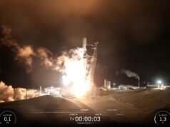 SpaceX lança 81 satélites em órbita da Califórnia, foguetes pousam em navios no mar