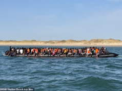 O dia em que a crise dos pequenos barcos se transformou numa crise dos grandes barcos: um megabote de 49 pés transportando 230 migrantes – maior que um Boeing 737 – chega à Grã-Bretanha