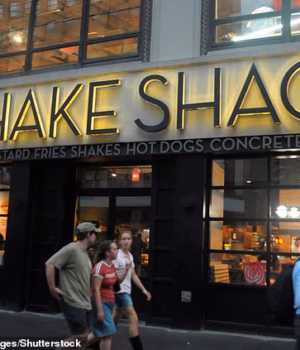 110552111-16043131-Shake_Shack_was_forced_to_respond_after_customers_shared_video_s-a-47_17864189946.avif