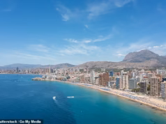 Turista britânico ‘morto em acidente de parasailing em Benidorm com o marido’